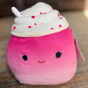 NWT Cinnamon the Frozen Yogurt 8” Squishmallow